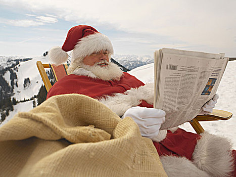 高地,圣诞老人,折叠躺椅,放松,报纸,特写,圣诞节,男人,复原,休息,压力,轻松,享受,日报,读,概念,惊讶,传统