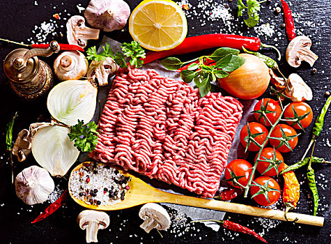 肉馅,蔬菜,暗色,切菜板