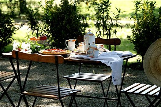 水果馅饼,咖啡用具,桌上,花园,椅子