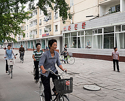 女人,骑,自行车,街道,开城,朝鲜,亚洲