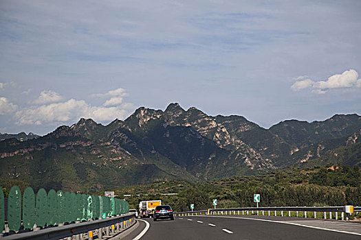 平坦干净的高速公路