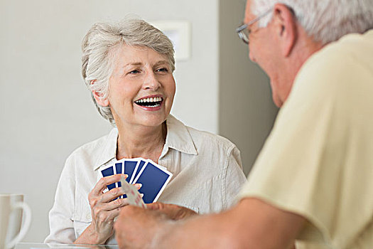 高兴,老年,夫妻,玩,纸牌游戏