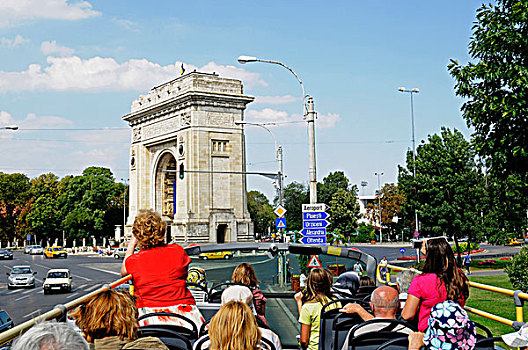 旅游大巴,城市,旅游,凯旋门,布加勒斯特,罗马尼亚,东欧