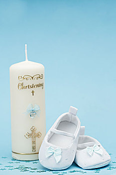 婴儿鞋,蓝带,洗礼仪式,蜡烛,蓝色背景,背景,留白