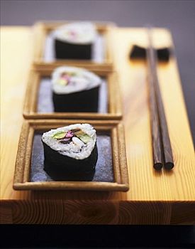 太卷寿司,小碗,木板