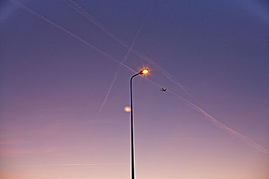 飞机,路灯,黄昏