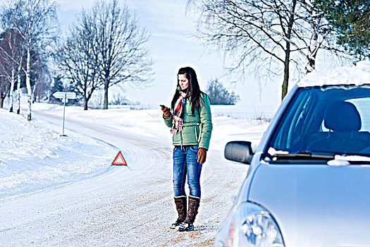 冬天,汽车,抛锚,女人,求救,道路,协助
