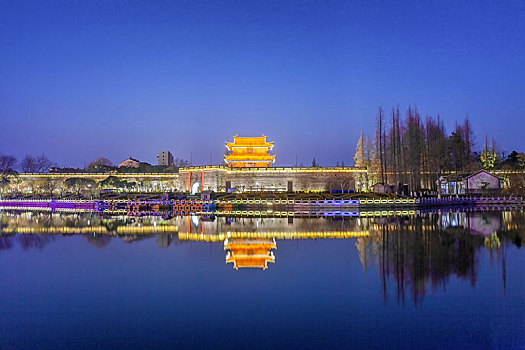 夜色下的荆州古城跟美丽