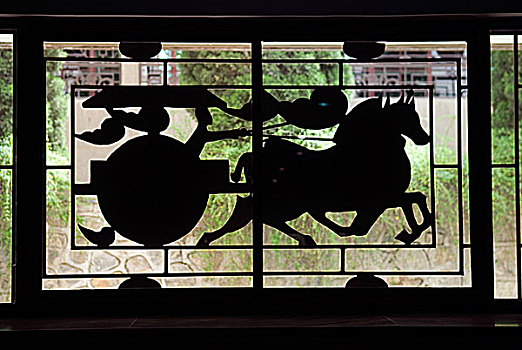 西安兵马俑展馆窗户设计秦国车马