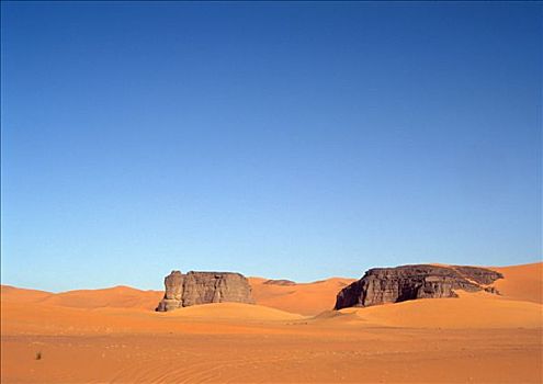 阿尔及利亚,撒哈拉沙漠,阿杰尔高原,沙丘,石头