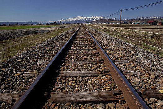 轨道,山峦