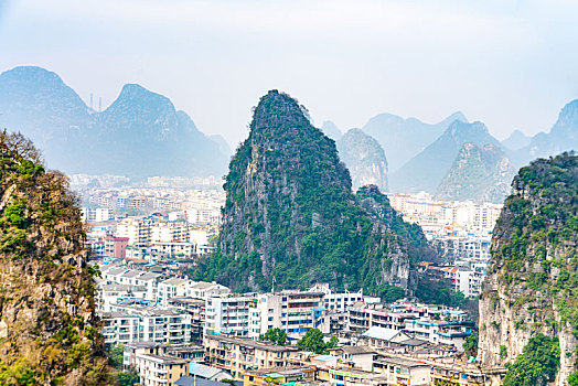 高空俯瞰中国广西桂林市的城市风景