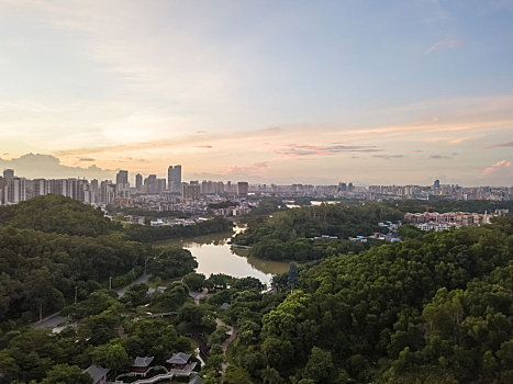 清晨拂晓时分的惠州市区航拍风光