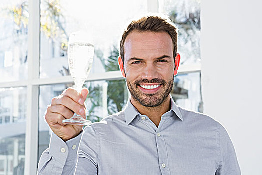 男人,拿着,玻璃杯,香槟,高兴,男青年