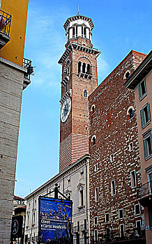 意大利维罗纳市中心布拉广场的钟楼