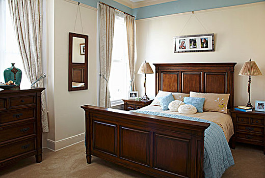 传统,卧室,配饰,苍白,蓝色,檐壁,组合,暗色,木家具