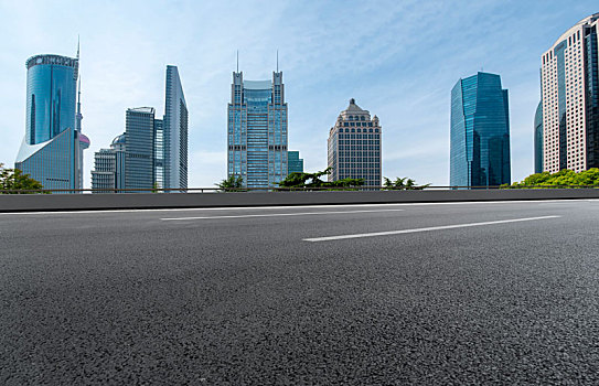 沥青路面天际线和建筑景观