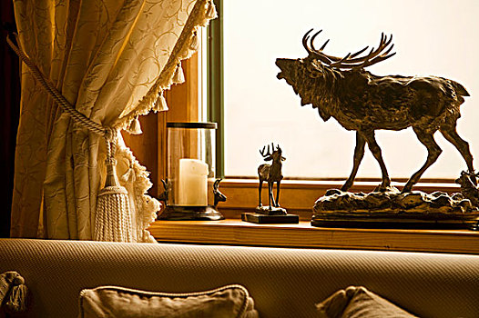 特写,一对,20世纪,青铜,雕塑,鹿,窗台,客厅