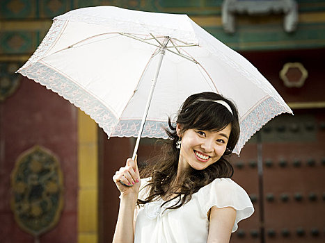女青年,户外,伞,微笑