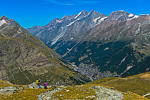 远足,下降,山谷,策马特峰,瓦莱州,瑞士,欧洲