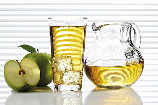 苹果汁,玻璃杯,玻璃罐