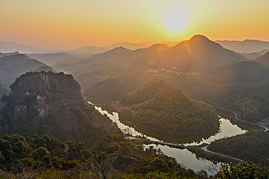 山,丹霞,太阳,蓝天,大气,山脉,驴友,河流,地质公园,丹霞地貌,灌木,树,草,水潭,素材,平面设计