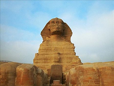 仰视,狮身人面像,吉萨金字塔,开罗,埃及
