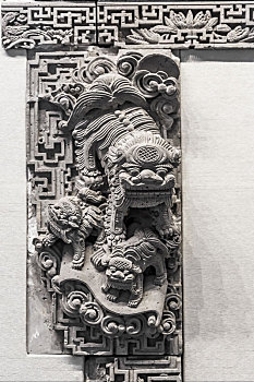 徽派建筑门罩狮子砖雕,安徽博物院馆藏