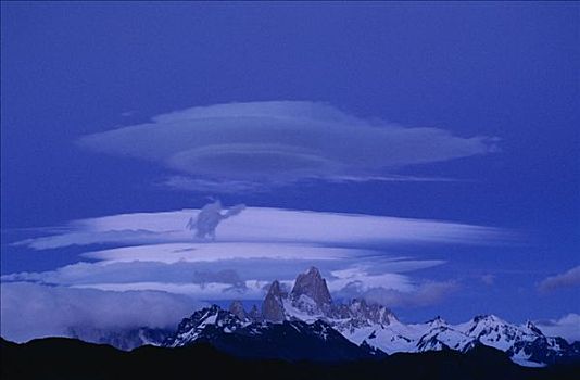 山,黎明,洛斯格拉希亚雷斯国家公园,阿根廷