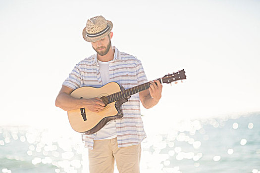 音乐人,弹吉他,海滩