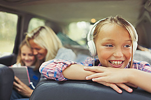 微笑,女孩,听歌,耳机,后座,汽车