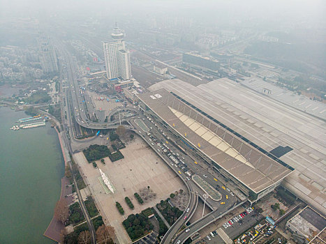 航拍雾霭中的江苏南京火车站南广场