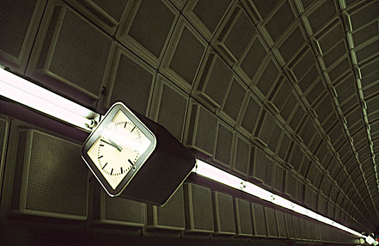 火车站,钟表