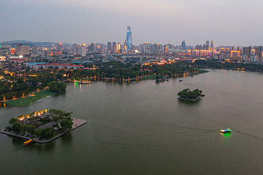 航拍济南大明湖华灯初上