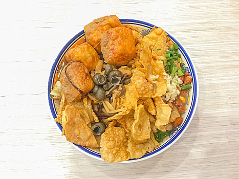 一碗,广西柳州,螺蛳,摆放在,餐桌上
