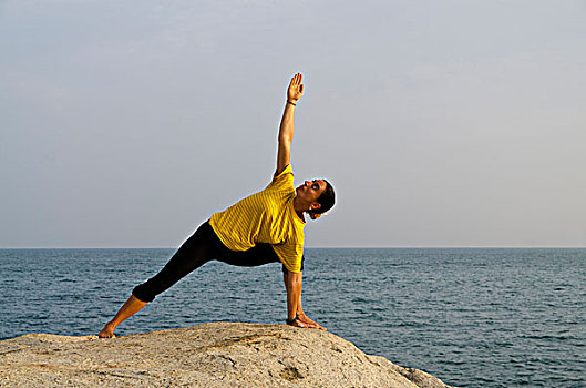 女人,瑜珈,位置,海洋,坎牙库马里,泰米尔纳德邦,印度,亚洲