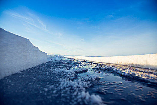 贝加尔湖冰层断裂