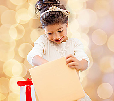 休假,礼物,圣诞节,孩子,人,概念,微笑,小女孩,礼盒,上方,米色,背景