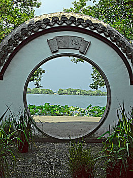 杭州西湖园林拱形门