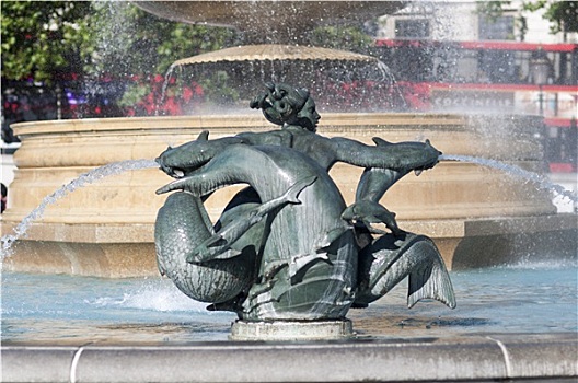 特拉法尔加广场,喷水池