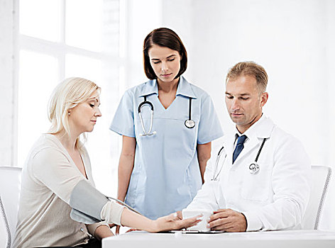 卫生保健,医学观念,医生,护理,病人,测量,血压
