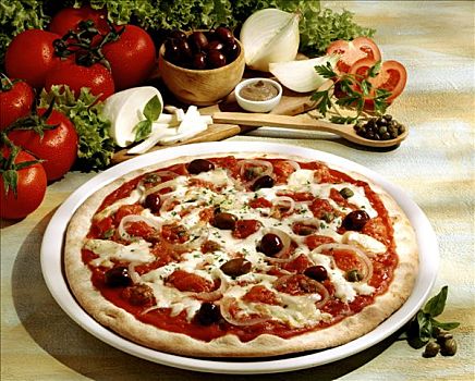 比萨饼,西红柿,白干酪,洋葱,雀跃,橄榄