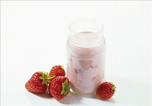 玻璃,草莓酸奶