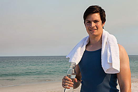 微笑,男人,拿着,水瓶,海滩,头像