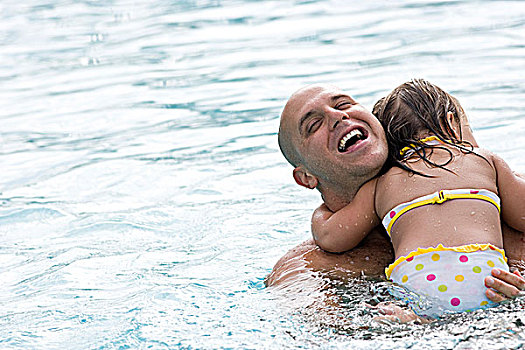 父亲,搂抱,孩子,女儿,游泳池