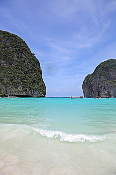 泰国普吉岛海滩沙滩海岛蓝天白云海水海浪素材