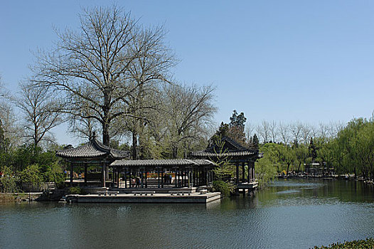 北京清华大学内近春园