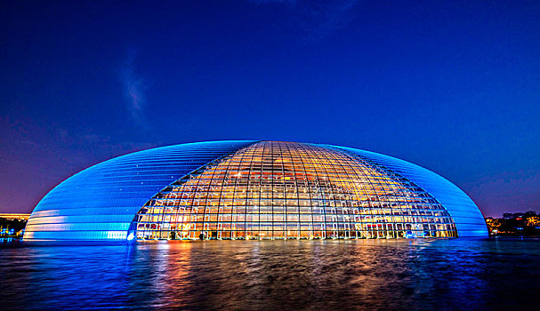 中国北京国家大剧院夜景