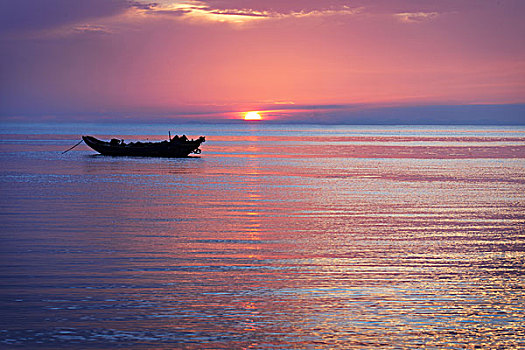 海上日出