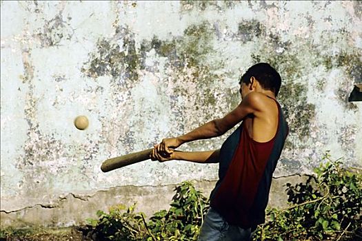 男孩,击打,球,棒球棒,正面,风化,墙壁,哈瓦那,古巴,加勒比海